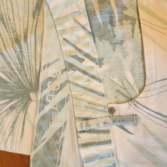 Ladies Gap jeans - Picture 4 of 6